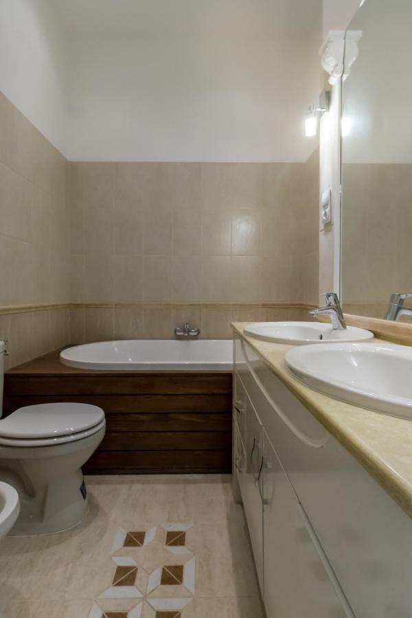 בודפשט Spacious Riverside Residency - Magnificent View מראה חיצוני תמונה
